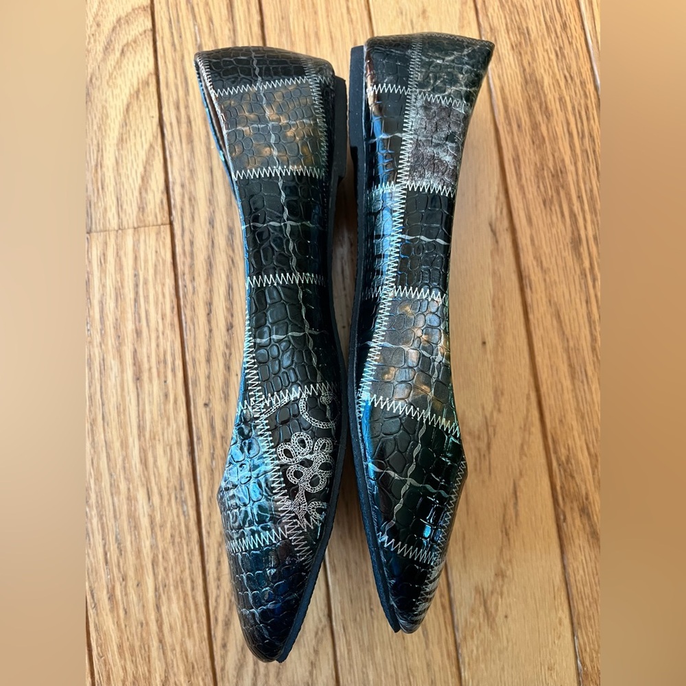 ROBERTO VIANNI Leather Lined Black Silver Taupe Asymmetrical Patterned Flats